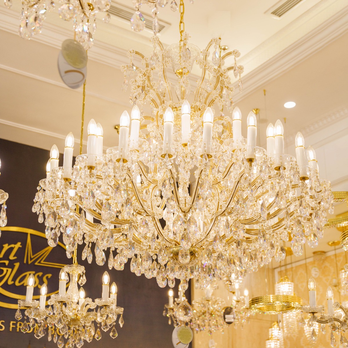 Đèn Chùm Maria Theresa — Hiện Thân Hoàn Hảo của Sự Tráng Lệ Hoàng Gia