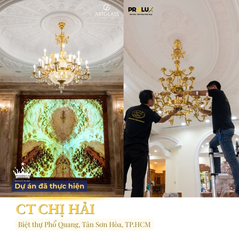 Kỹ thuật viên lắp đặt đèn chùm pha lê tại biệt thự Phổ Quang