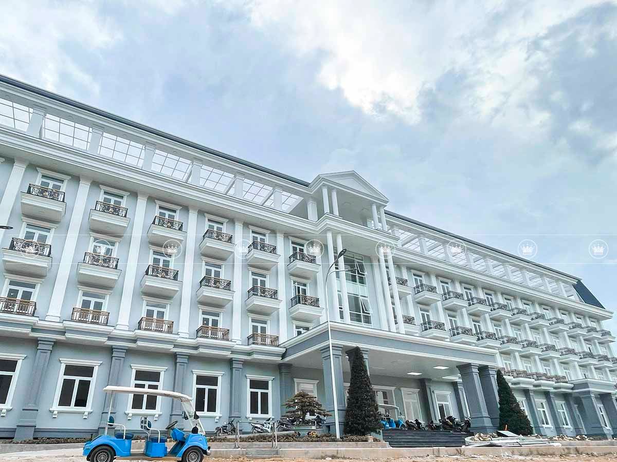 Lắp đặt đèn chùm pha lê tại Trung Tâm Thánh Mẫu Tàpao, Bình Thuận
